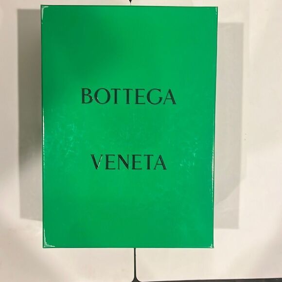Brand new bottega venata slides with box